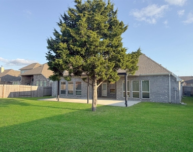 1524 N Blue Bonnet Lane - Photo Thumbnail 4