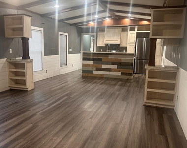 14525 Oak Hill Lane - Photo Thumbnail 3