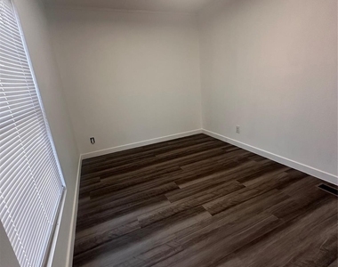 14525 Oak Hill Lane - Photo Thumbnail 14