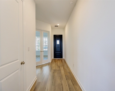 25326 Loch Doon Drive - Photo Thumbnail 4