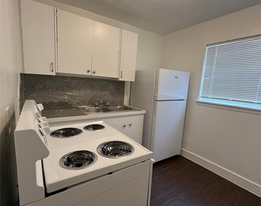5415 Scott Street - Photo Thumbnail 4