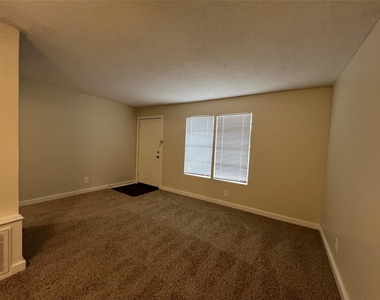 5415 Scott Street - Photo Thumbnail 3