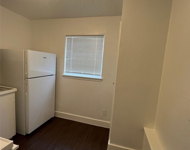 5415 Scott Street - Photo Thumbnail 6