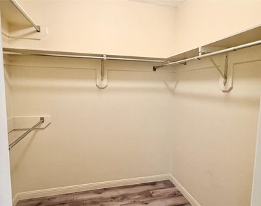17407 Chamberlain Drive - Photo Thumbnail 6