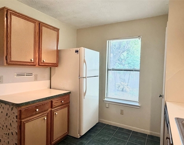 17407 Chamberlain Drive - Photo Thumbnail 4