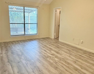 17407 Chamberlain Drive - Photo Thumbnail 5