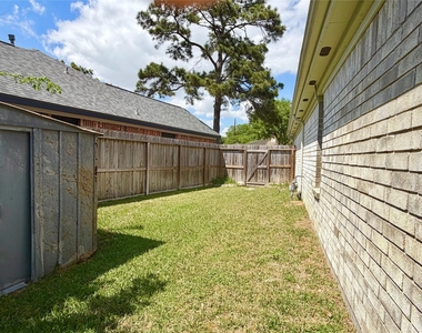 17407 Chamberlain Drive - Photo Thumbnail 18