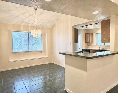 17407 Chamberlain Drive - Photo Thumbnail 2