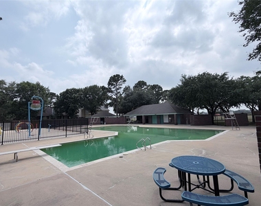 17407 Chamberlain Drive - Photo Thumbnail 31
