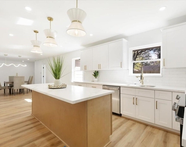 9603 Emnora Lane - Photo Thumbnail 7