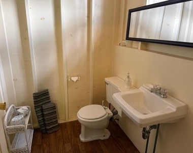 211 Lake - Photo Thumbnail 12