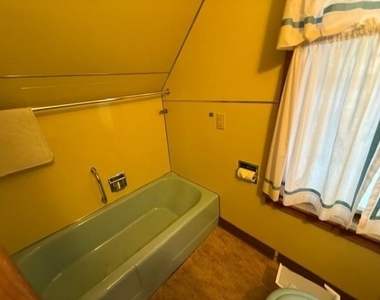 211 Lake - Photo Thumbnail 10