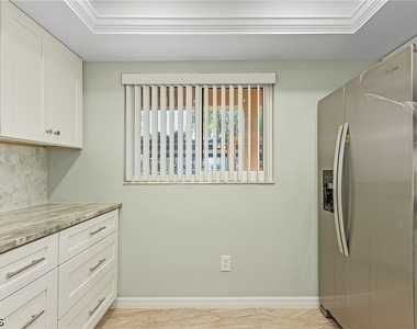 17425 Birchwood Lane - Photo Thumbnail 9