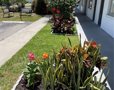 4906 Victoria Drive - Photo Thumbnail 2