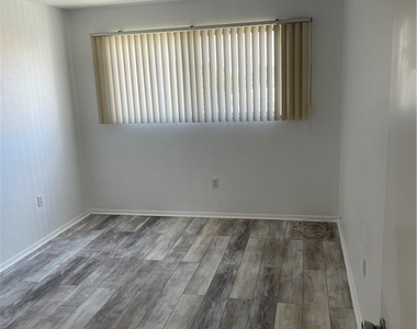 4906 Victoria Drive - Photo Thumbnail 11