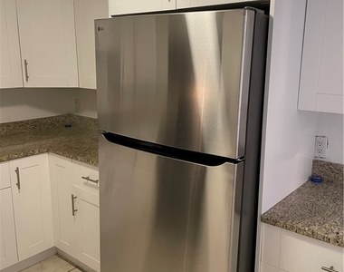4906 Victoria Drive - Photo Thumbnail 7