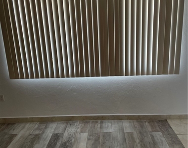 4906 Victoria Drive - Photo Thumbnail 4