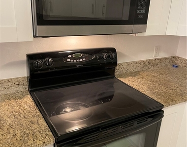4906 Victoria Drive - Photo Thumbnail 10