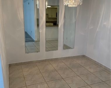 4906 Victoria Drive - Photo Thumbnail 12