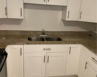 4906 Victoria Drive - Photo Thumbnail 9