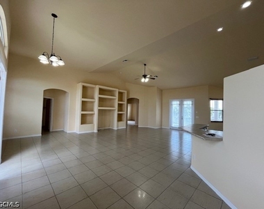 2026 Sw 40th Terrace - Photo Thumbnail 2