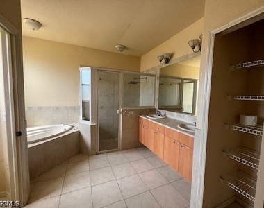 2026 Sw 40th Terrace - Photo Thumbnail 11