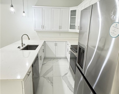 508 Bell Boulevard S - Photo Thumbnail 2