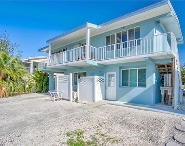 280 Airport Drive S - Photo Thumbnail 12