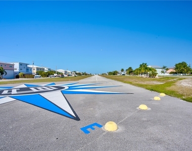 280 Airport Drive S - Photo Thumbnail 20