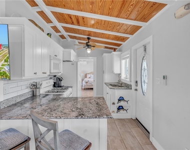 280 Airport Drive S - Photo Thumbnail 24