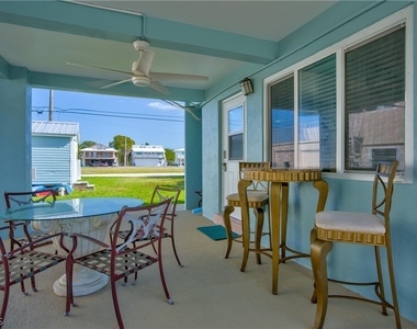 280 Airport Drive S - Photo Thumbnail 18