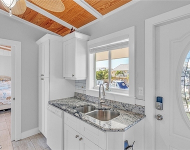 280 Airport Drive S - Photo Thumbnail 25
