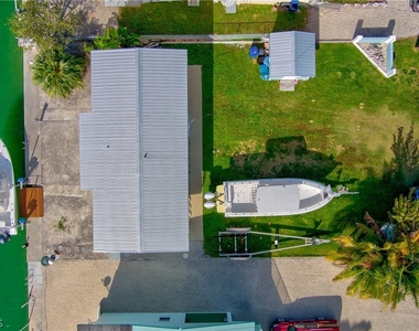 280 Airport Drive S - Photo Thumbnail 4