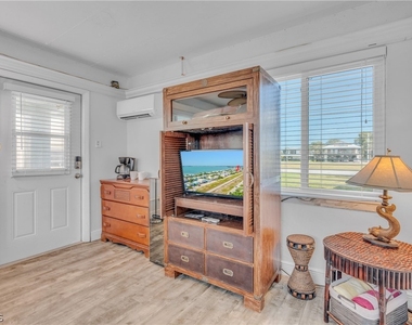 280 Airport Drive S - Photo Thumbnail 36