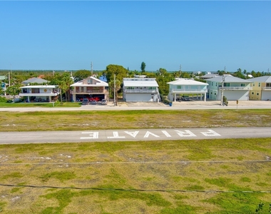 280 Airport Drive S - Photo Thumbnail 6
