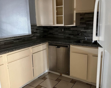 6201 Ranchester Drive - Photo Thumbnail 11