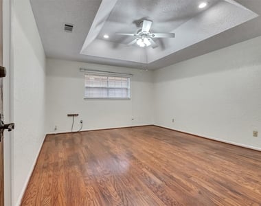 8 Shadowood Street - Photo Thumbnail 15