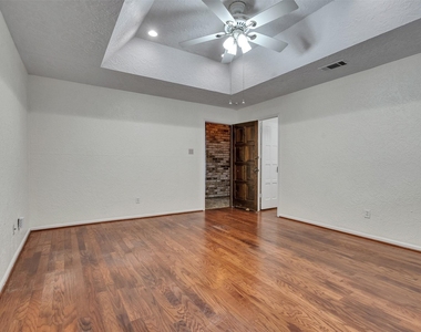 8 Shadowood Street - Photo Thumbnail 16
