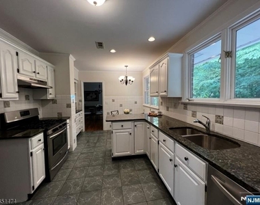 56 Grandview - Photo Thumbnail 16