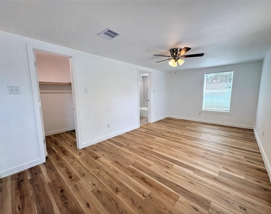 3206 Avenue K - Photo Thumbnail 3