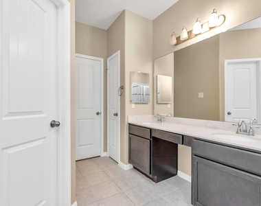 3734 E Briarlilly Park Circle - Photo Thumbnail 20