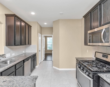 3734 E Briarlilly Park Circle - Photo Thumbnail 12