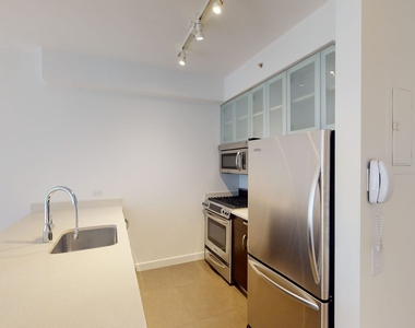 808 Columbus Ave - Photo Thumbnail 3