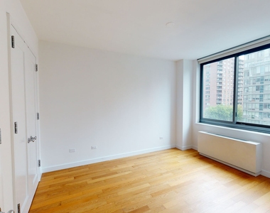 808 Columbus Ave - Photo Thumbnail 4