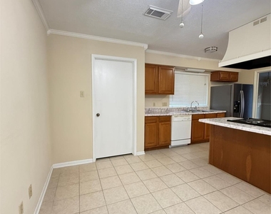 15307 Pebble Lake Drive - Photo Thumbnail 13