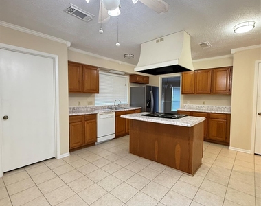 15307 Pebble Lake Drive - Photo Thumbnail 9