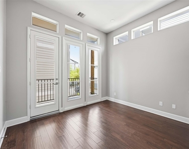 708 Schwartz Street - Photo Thumbnail 8