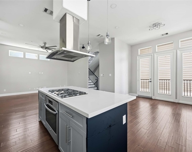 708 Schwartz Street - Photo Thumbnail 10