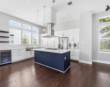 708 Schwartz Street - Photo Thumbnail 11