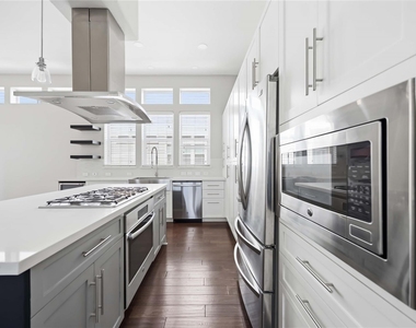 708 Schwartz Street - Photo Thumbnail 9
